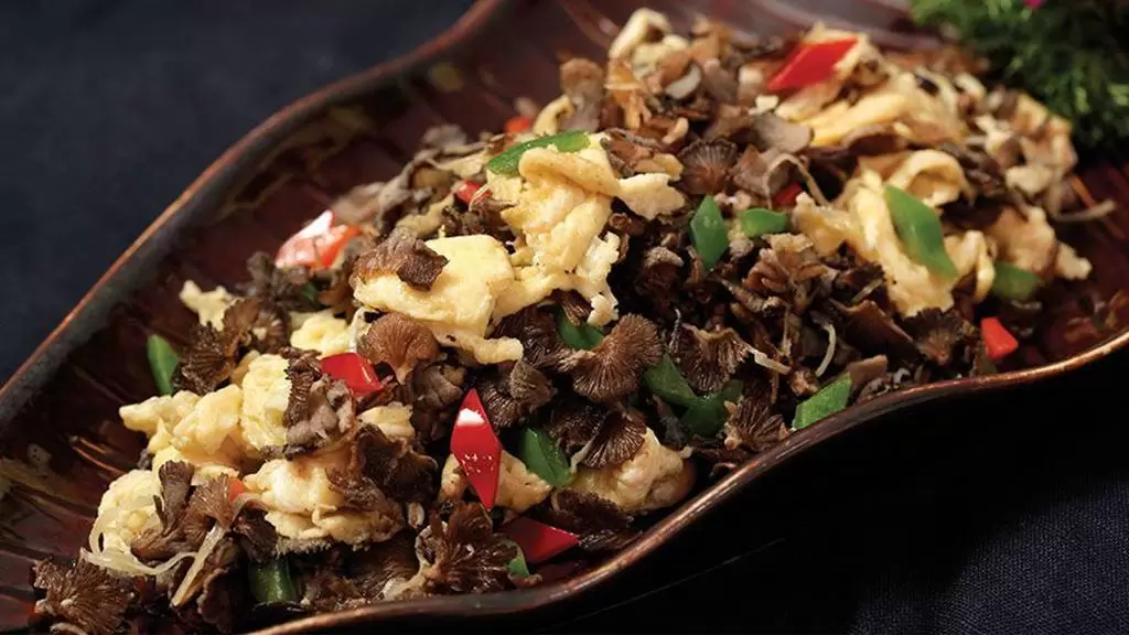 Yunnan scrambled eggs with white mushroom